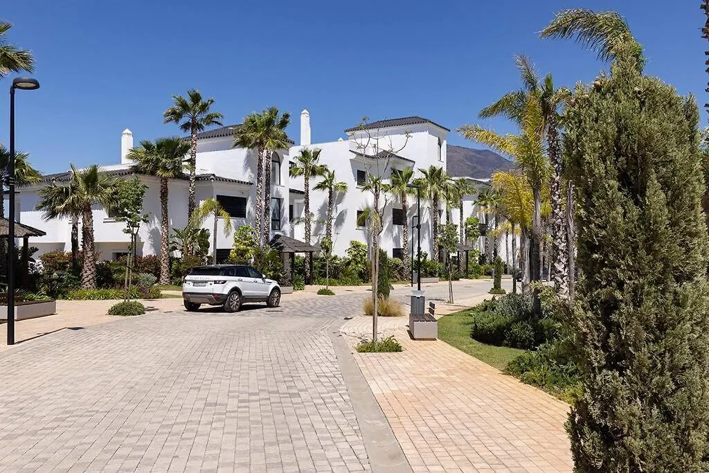 Ground Floor 4 Bedroom Apartment @ Estepona Hills! 0*,