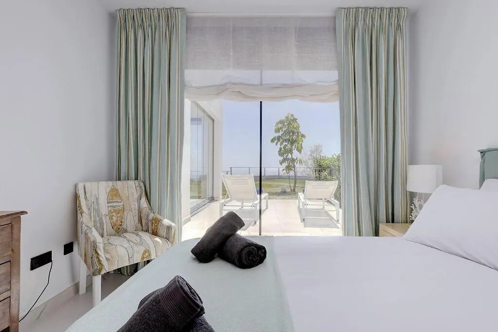 Ground Floor 4 Bedroom Apartment @ Estepona Hills!